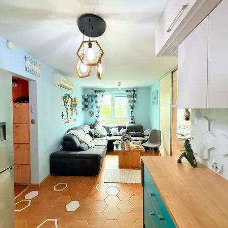 Sunny Cozy With King Bed, 2 Toilets, Fast Wifi, Walk To Center Apartmán Sofie