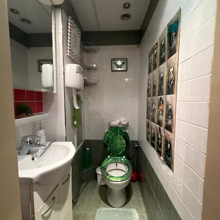 Apartmán Sunny Cozy With King Bed, 2 Toilets, Fast Wifi, Walk To Center *